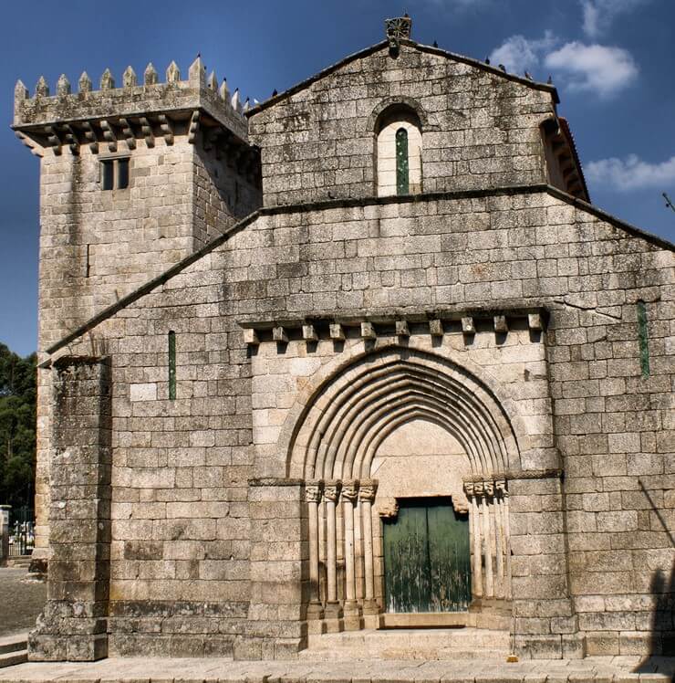 Monasterio de SanSalvador de Trabanca en la Ruta del Románico del Norte de Portugal