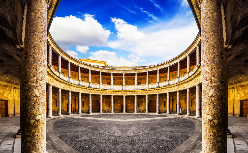 Planta del patio del palacio de Carlos V