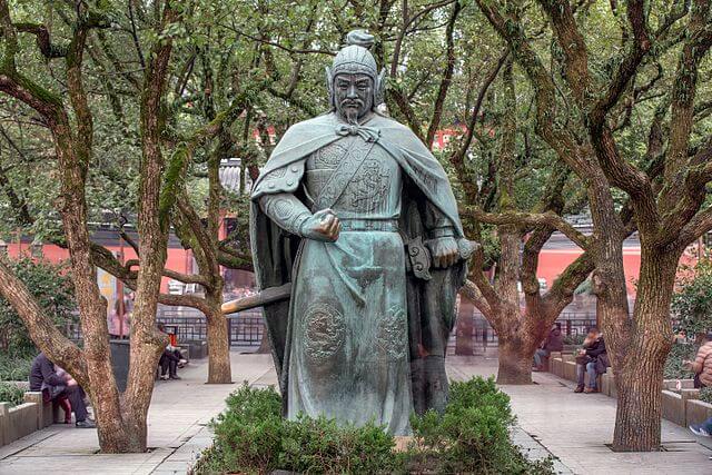 Estauta de Yue Fei, uno de los héroes más importantes de China