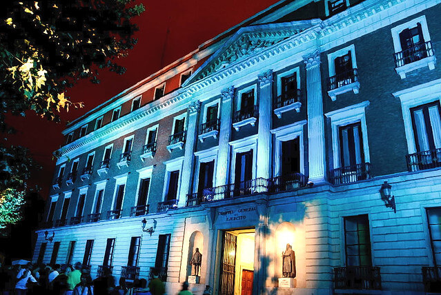 Fachada del palacio de Buenavista