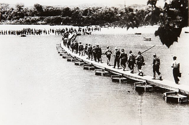 Fuerzas cruzando el Ebro