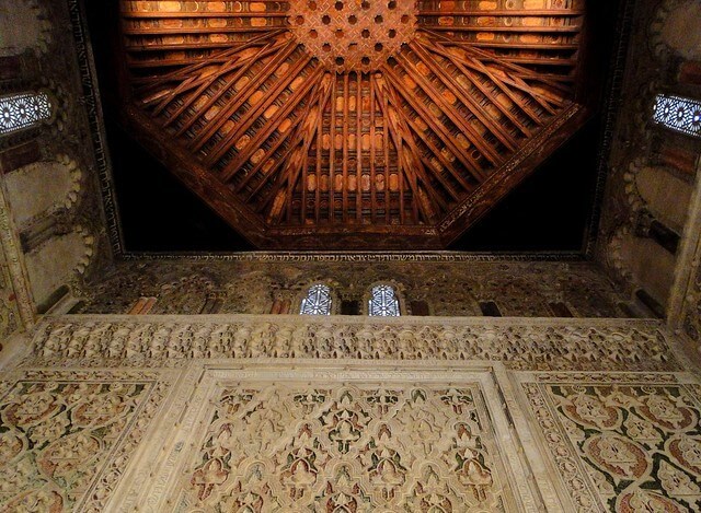 Interior de la sinagoga del Tránsito en Toledo