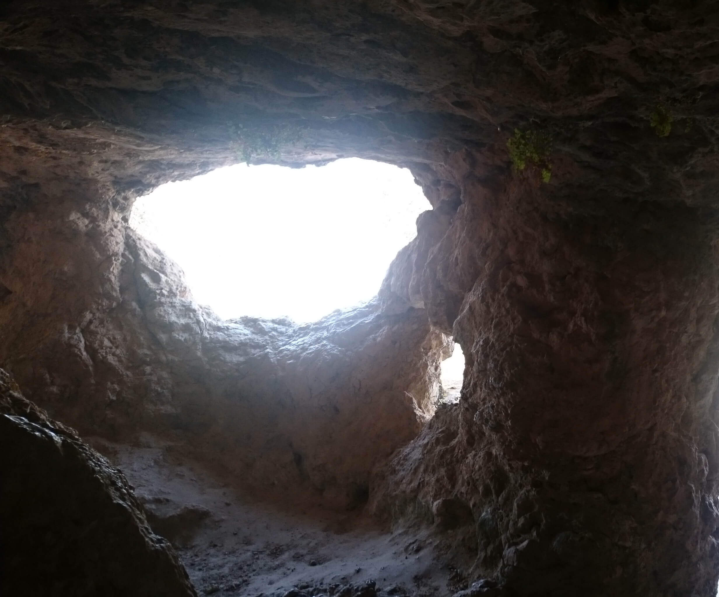 Ventanuco del equinoccio en Cueva Lobera