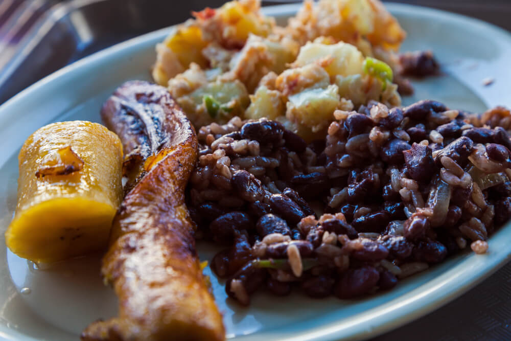 Plato de arroz negrito
