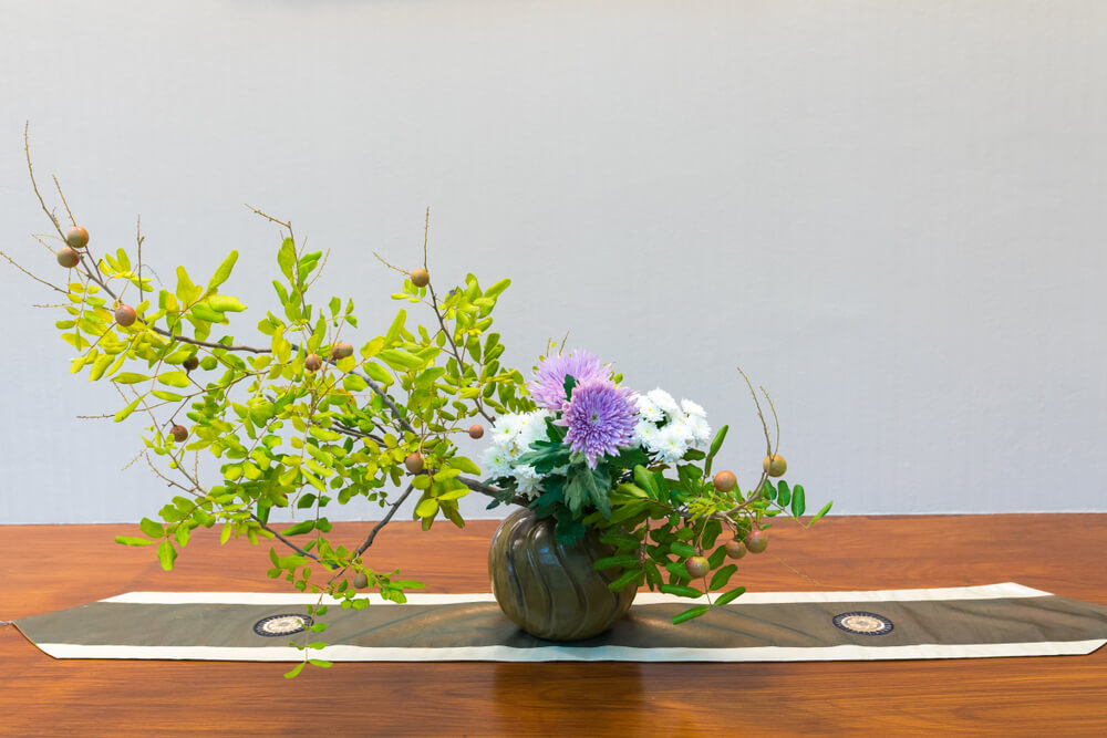 Jarrón con arreglo floral