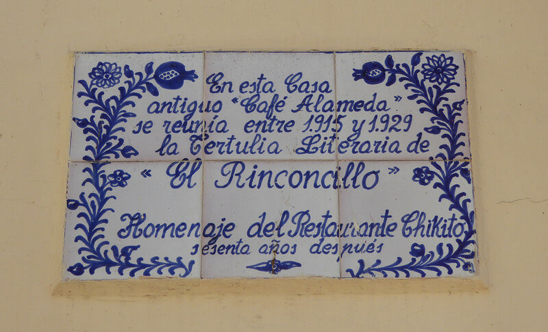 Placa conmemorativa en Chikito, uno de los restaurantes con historia