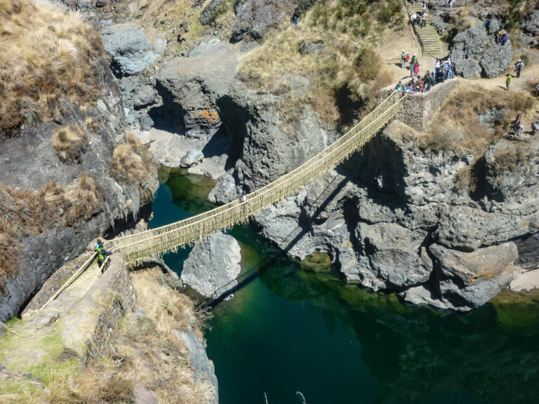 Cruzamos el puente inca de Q’eswachaka