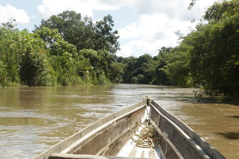 Barca en el río Atrato