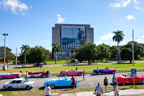 Biblioteca Nacional de Cuba en la plaza de la Revolución