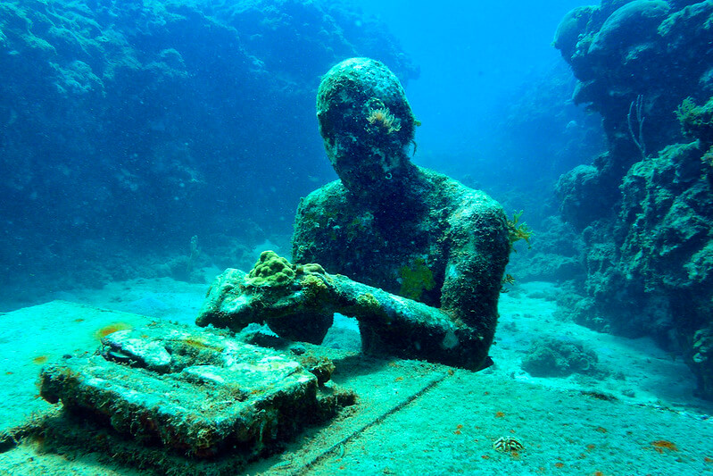 Escultura en el parque escultórico submarino de Molinere