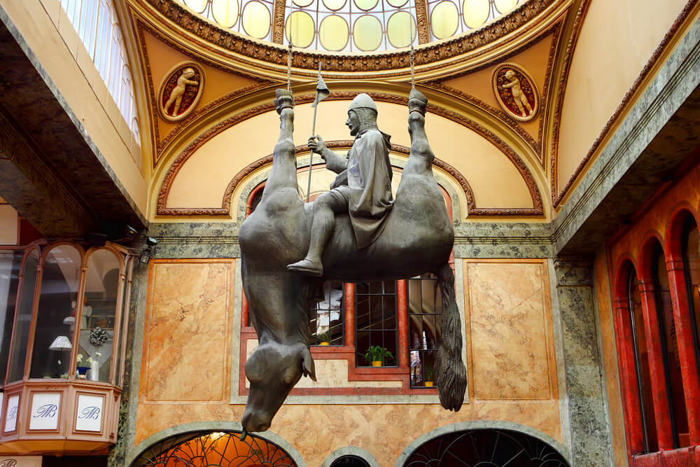 Estatua de San Wenceslao al revés