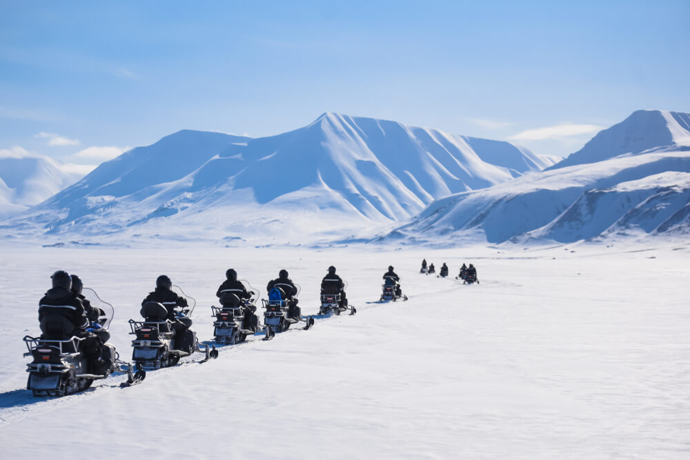 Motos de nieve en Spitsbergen