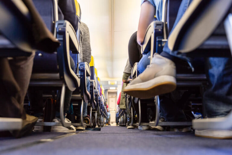 Cómo evitar que los pies se hinchen durante un viaje