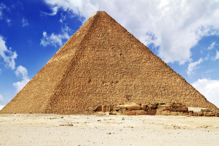 Pirámide de Keops: una de las 7 maravillas del mundo antiguo