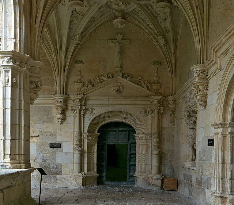 Puerta de las Procesiones del Monasterio de San Zoilo