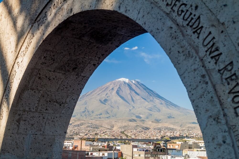 Vista del volcán Misti desde Arequipa