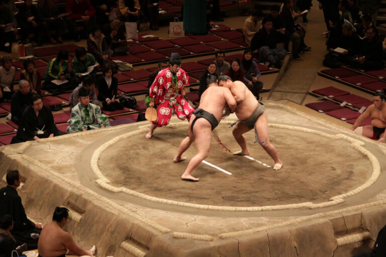 El sumo, mucho más que un deporte en Japón