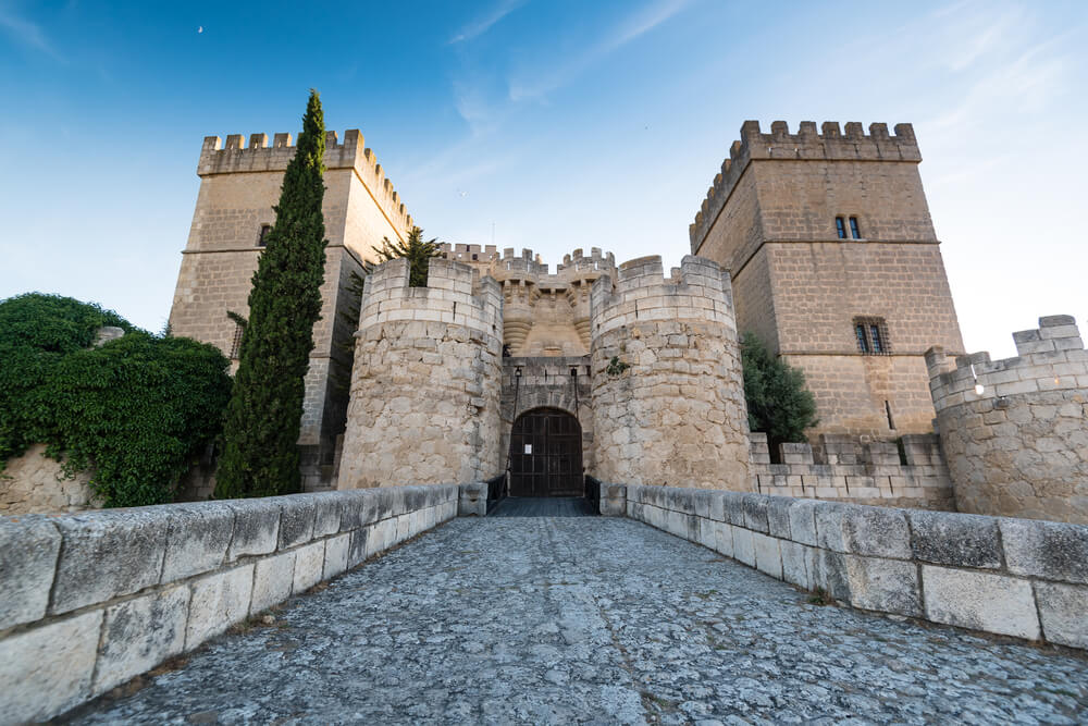 Acceso al castillo de Ampudia