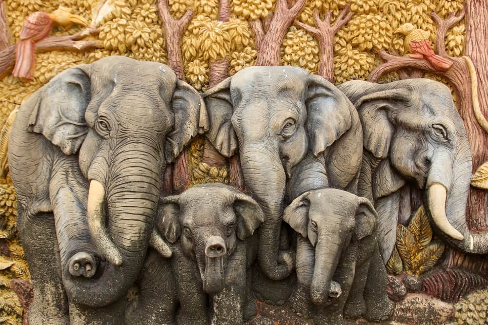 Friso con elefantes