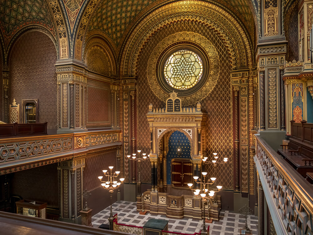 Interior de la sinagoga española