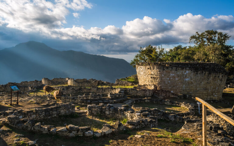 Ruinas incas que no tienen nada que envidiar a Machu Picchu