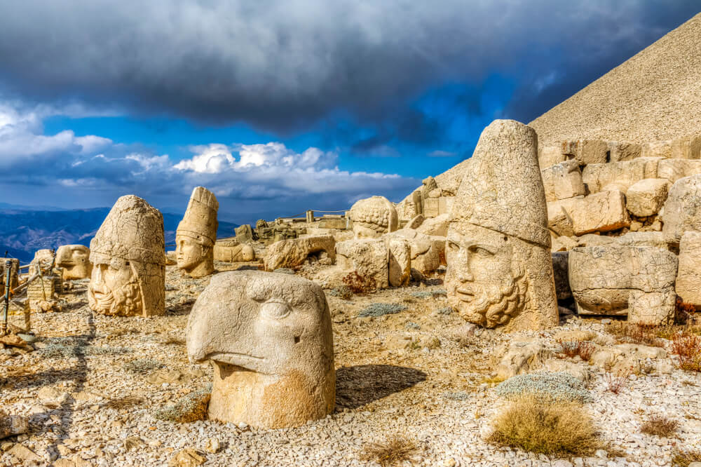 Cabezas de piedra en el monte Nemrut