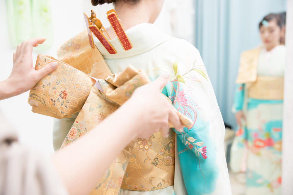 Mujer vistiendo kimono
