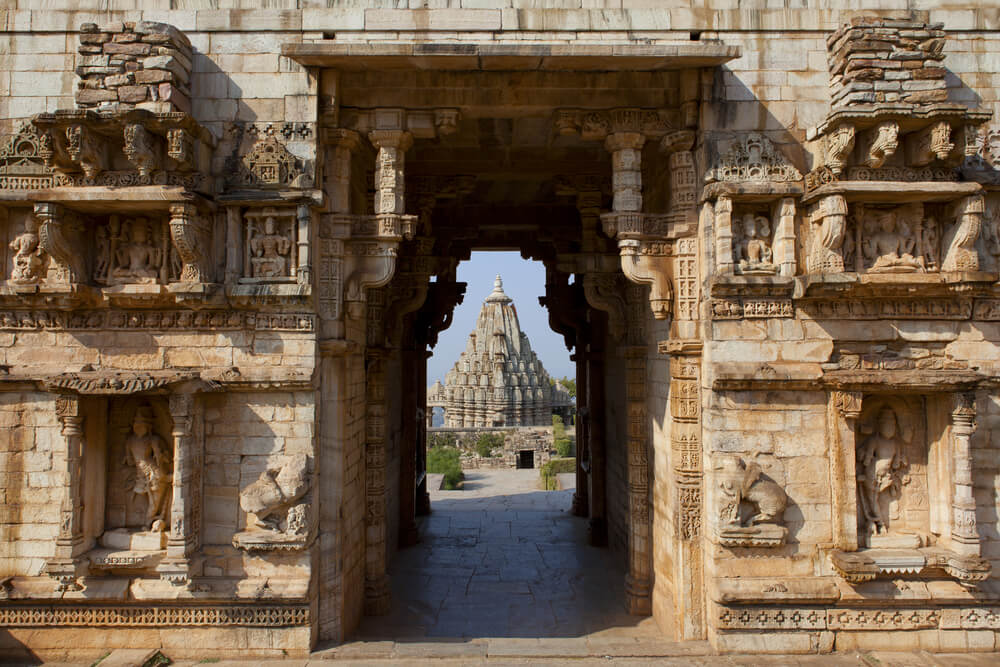 Puerta en la muralla del fuerte de Chittorgarh
