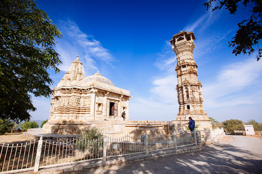 Torre Kirti Stambha en el fuerte de Chittorgarh