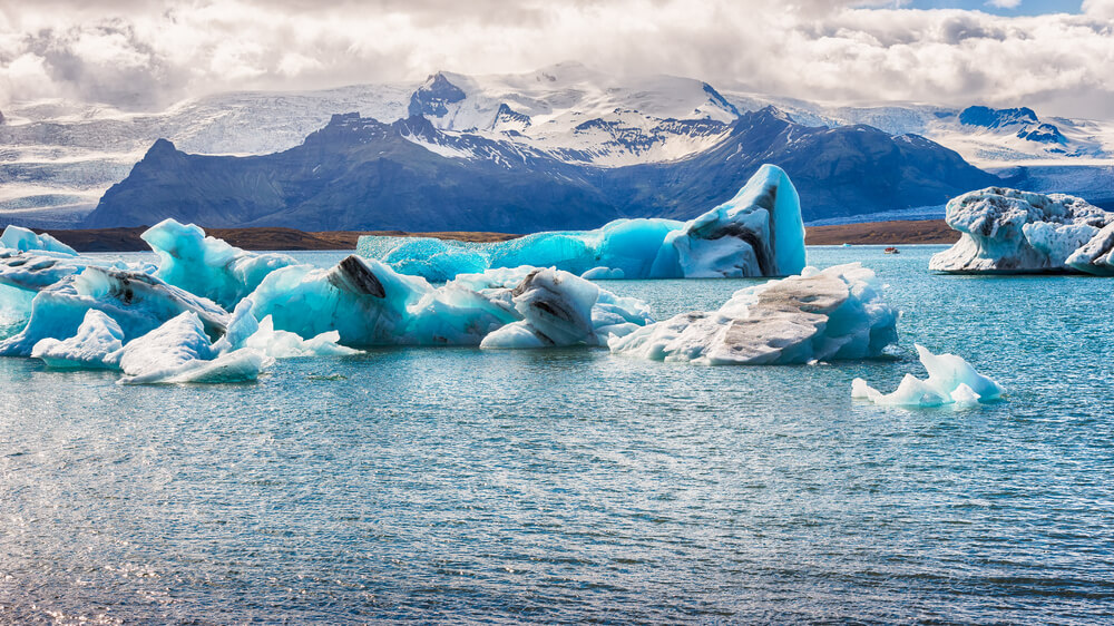 Vista de icebergs flotando