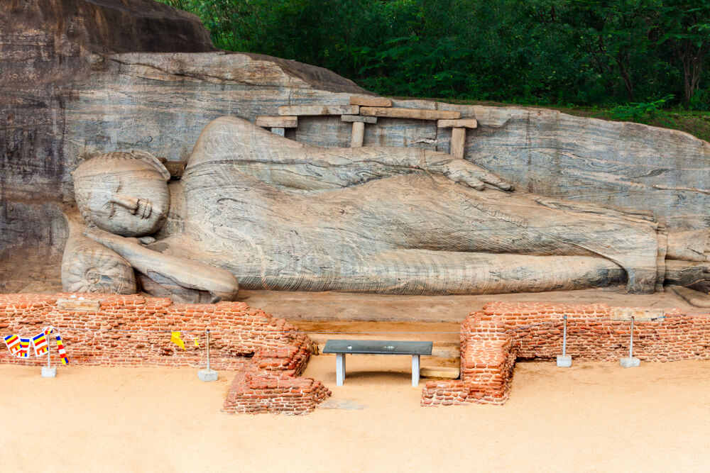 Estatua de Buda en Gal Vihara