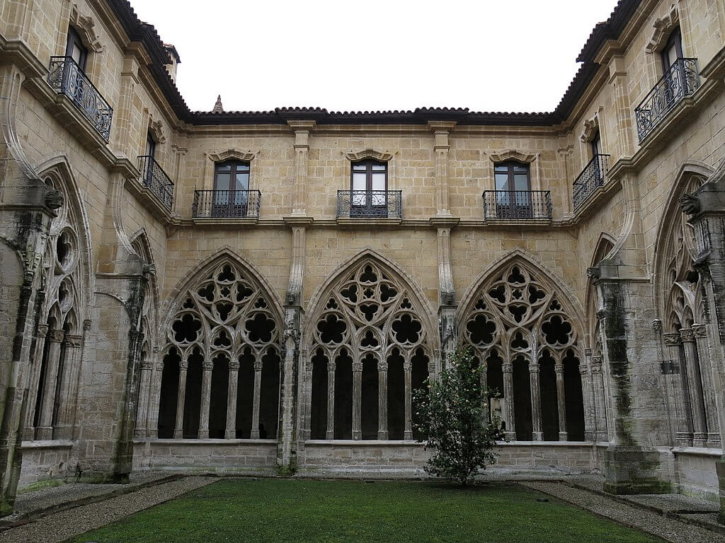 Claustro de la catedral de Oviedo