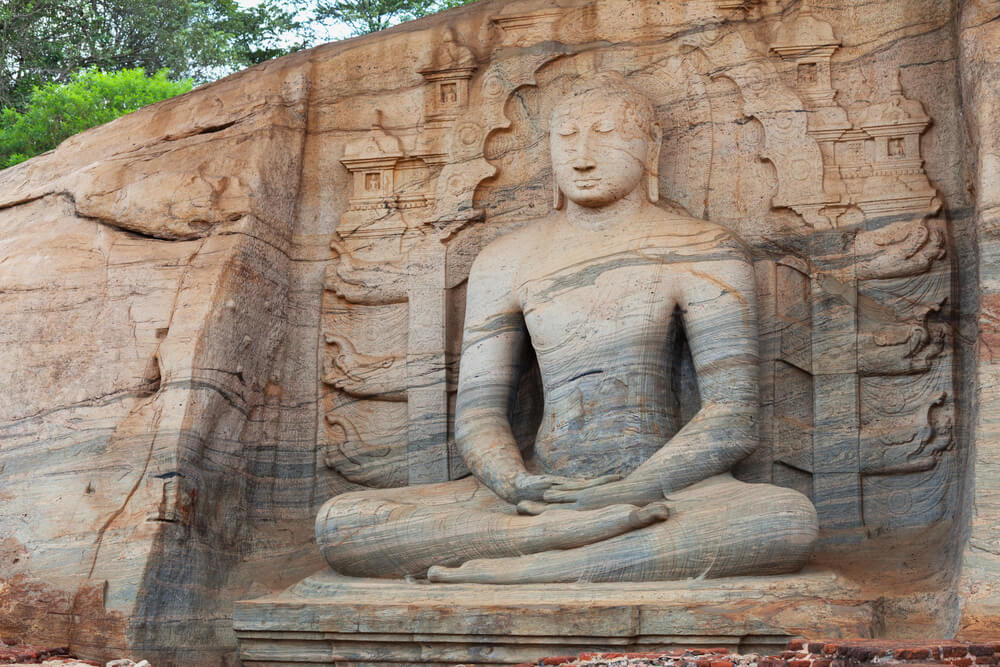 Escultura de Buda en Gal Vihara