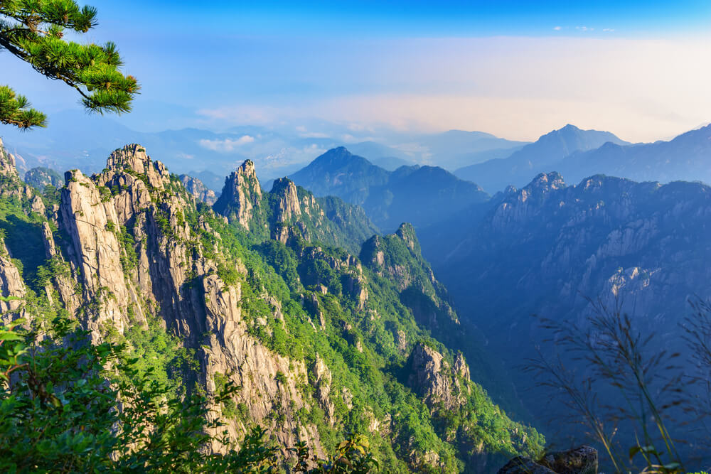 Las montañas amarillas son uno de los lugares de película en China.