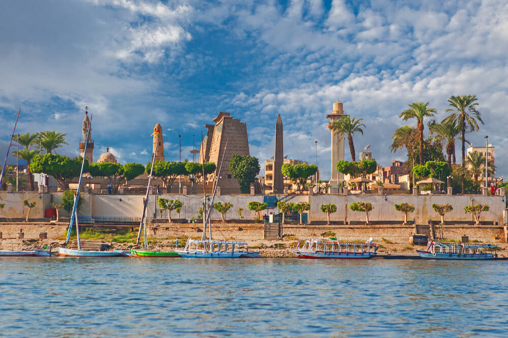 Vista de Luxor desde el Nilo