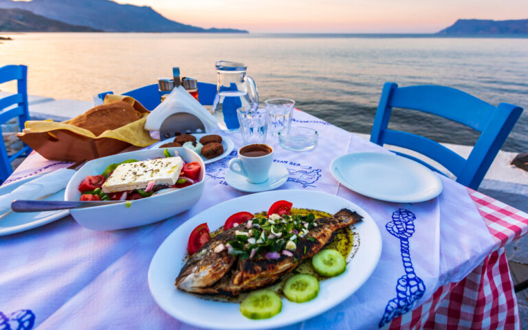 Platos tradicionales que debes comer en las islas griegas