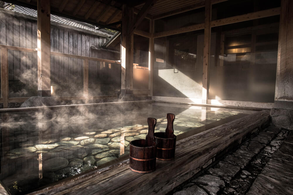 Interior de un onsen