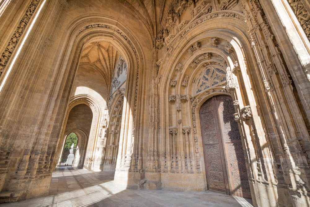 Pórtico de la catedral de Oviedo