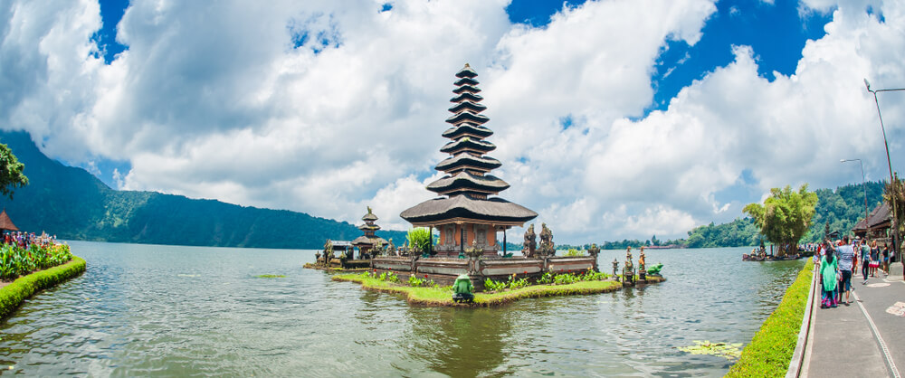 Templo Pura Ulun Danu Bratan en los lagos de Bedugul