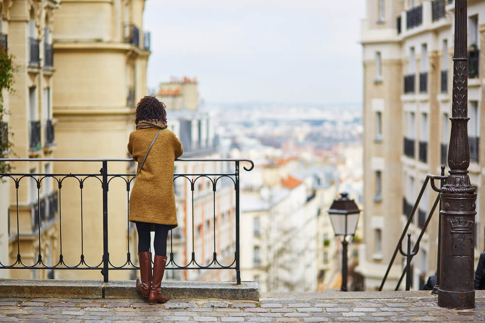 Turista absorto con síndrome de París