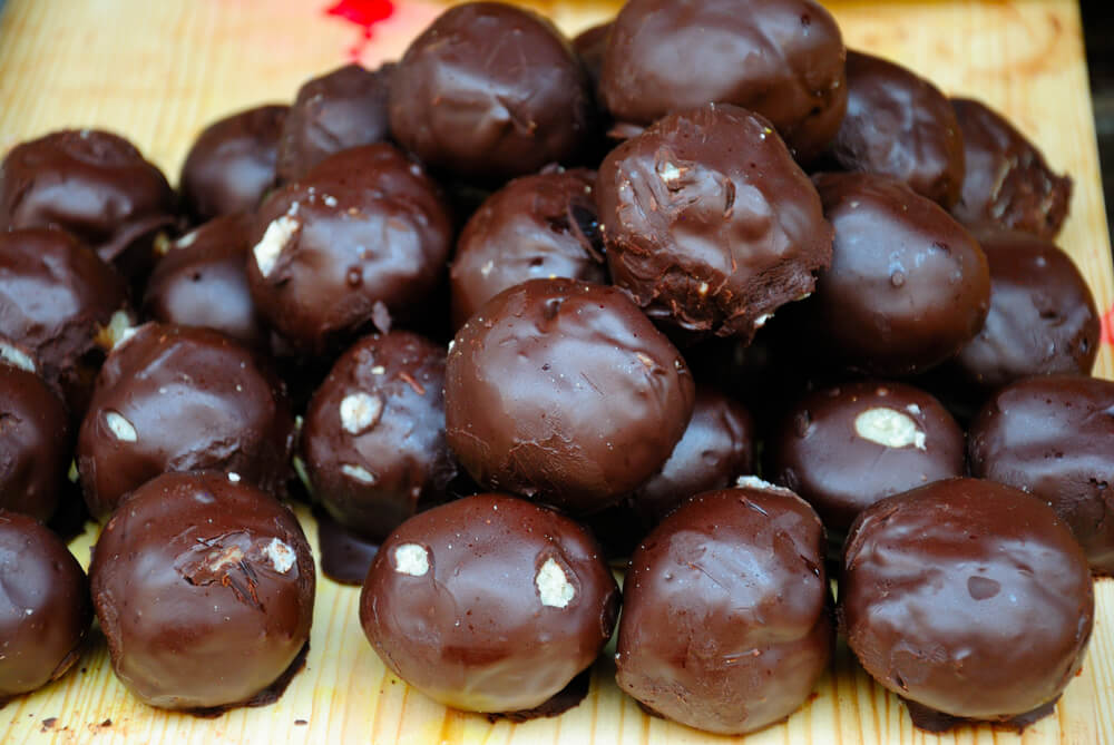 Plato de bolas de chocolate