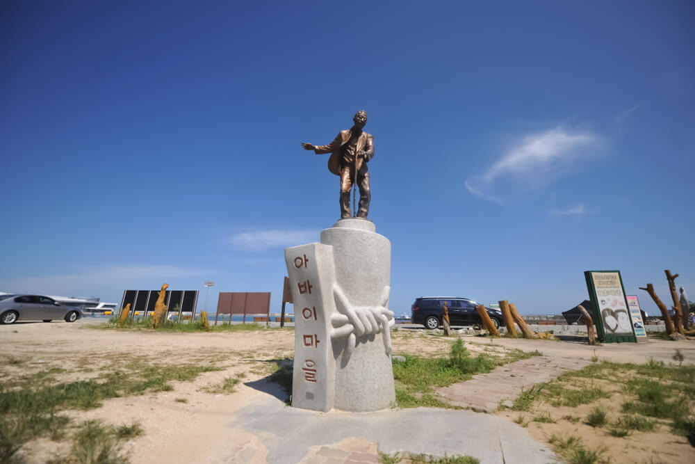 Estatua en Abai