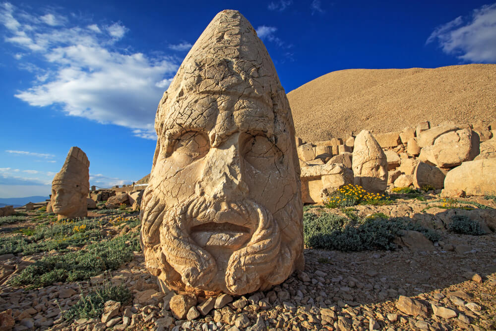 Cabeza de una de las estatuas