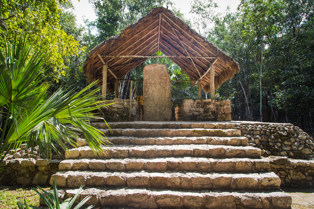 Estela funeraria en Macanxoc