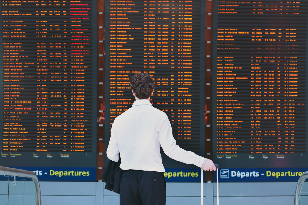 Viajero en un aeropuerto