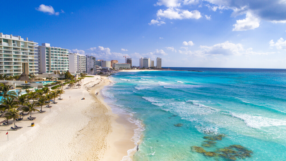 Playa y zona de hoteles