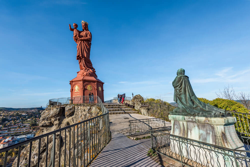 Estatua de Notre Dame de Francia