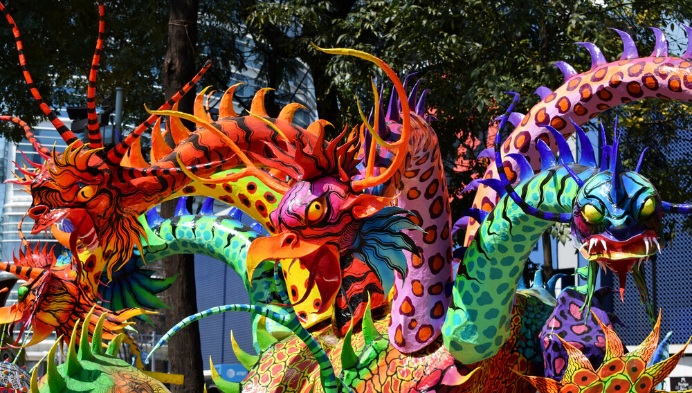 Alebrijes en la celebración del Día de los Muertos