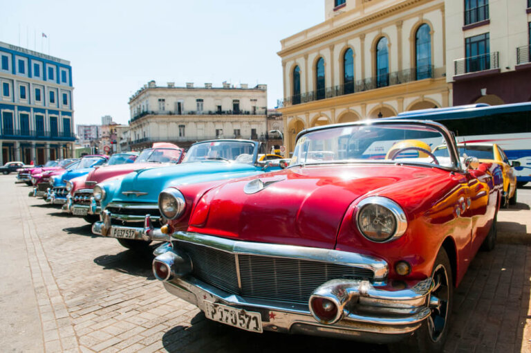 Los almendrones de La Habana: una vuelta al pasado