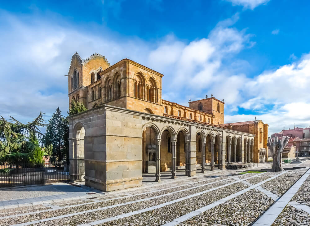 Basílica de San Vicente, una de las iglesias de Ávila más bonitas